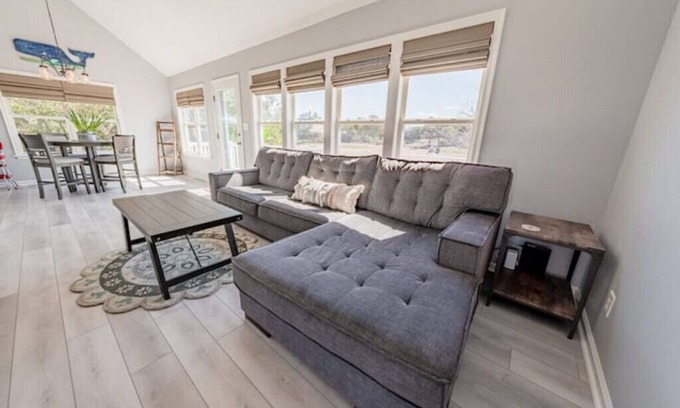 Sea Scape Apartment | The Lookout close beach access, golf course view