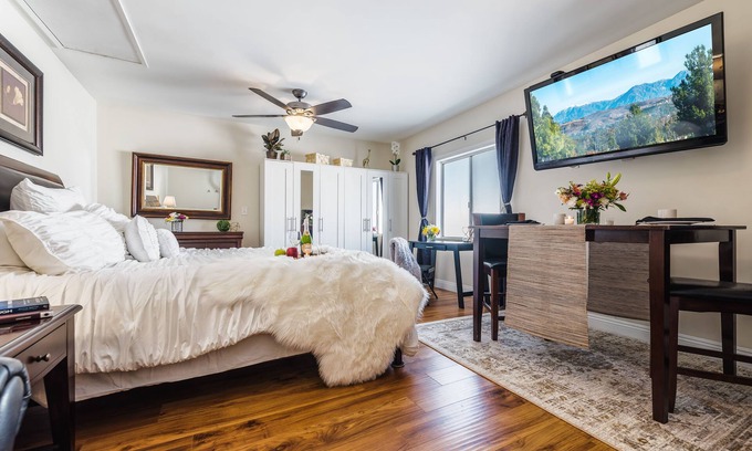 Brea House | The Lux of Orange w/Private Dining Area & 50” TV