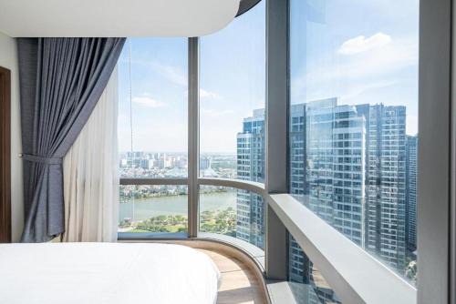 Hang Xanh Hotel | The Luxury Apartment inside Lanmark 81 by Isabelle