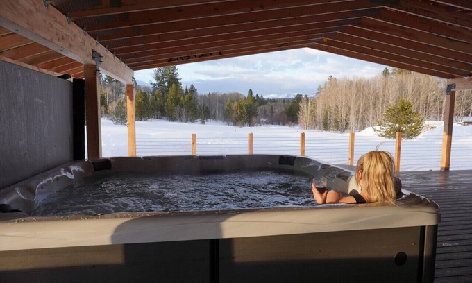 McCall Cabin | The McCall House- Hot Tub, A/C, Huge Covered Patio