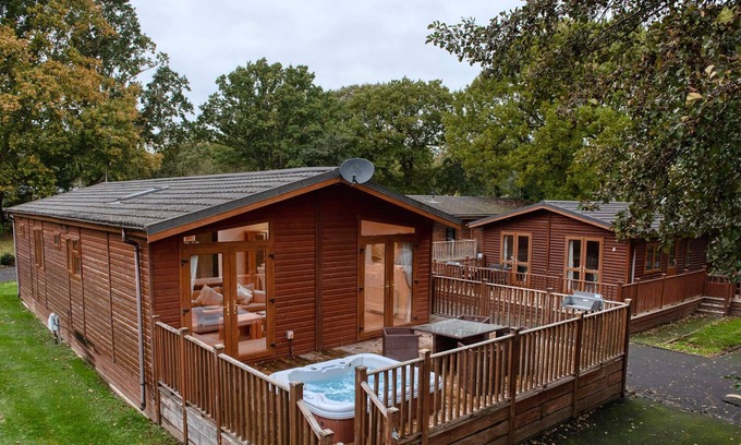 North Walsham Ski Chalet | The Meadows - Hot Tub Country Lodge