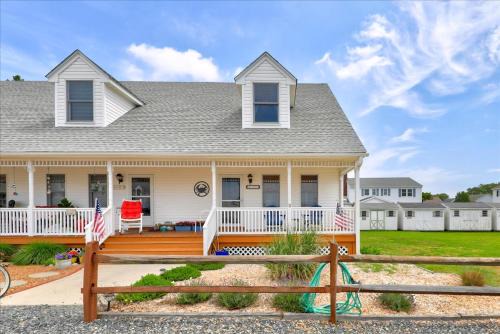 Chincoteague House | The Mermaid Lounge