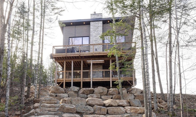 Saint-Alphonse-Rodriguez Ski Chalet | The Mountain Chalet ↟ Spa ☼ Foyer & Terraces ♥