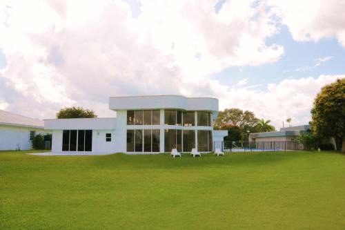 Tamarac Villa | The Monochrome Villa