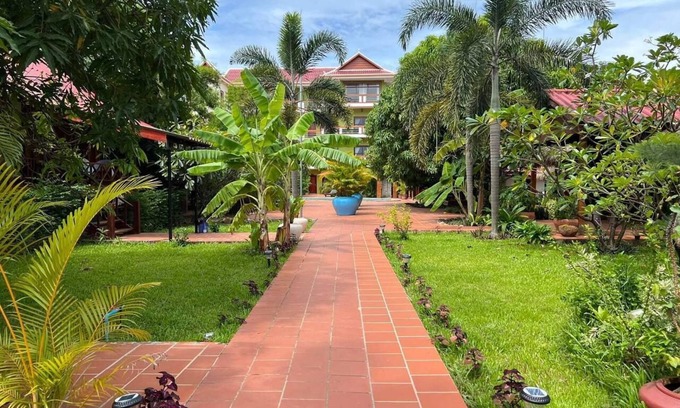 Kampot Hotel | The moon kampot boutique
