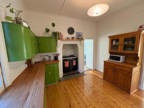 Armidale House | The Nook on the Hill