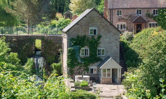Upper Sapey Apartment | The Old Mill - Luxury Cottages