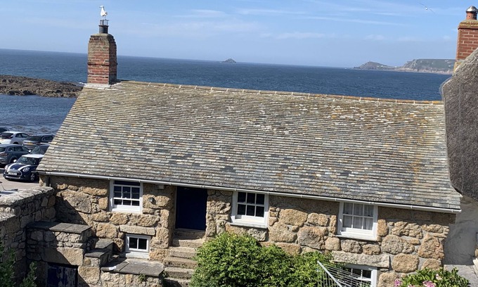 Sennen Cove Cottage | The Old Saltings: Beautiful fisherman's cottage in Sennen Cove, sleeps up to 6/8