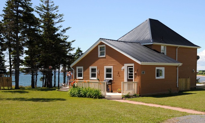 Little Pond Cottage | The Olde House in Little Pond is a 3.5 star Oceanfront property