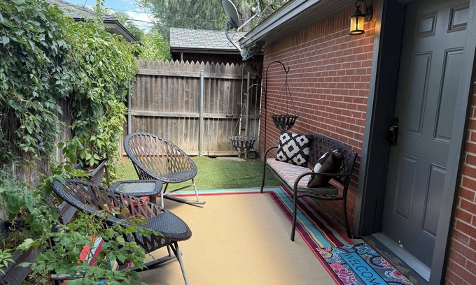 Amarillo House | The Park at Wolflin WASHER & DRYER, WIFI & CABLE