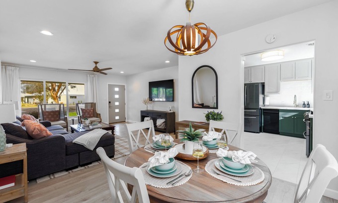 Alhambra House | The Phoenix Stay – Cozy 3BR Retreat with AC & WiFi in the Heart of Phoenix!