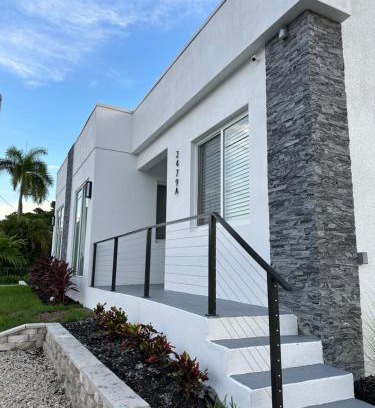 East Naples House | The Pickleball Haven of Naples - Gray Supreme