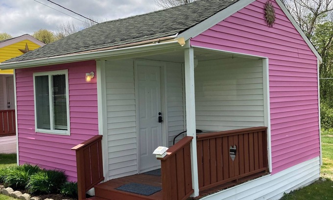 Ellsworth Cottage | The Pink Cottage @Twin Hills Cottages