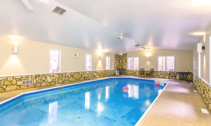 Massanutten House | The Pool House on the Massanutten Mountain