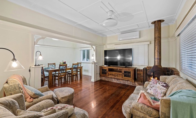 Redcliffe House | The Queenslander Prince Edward Parade