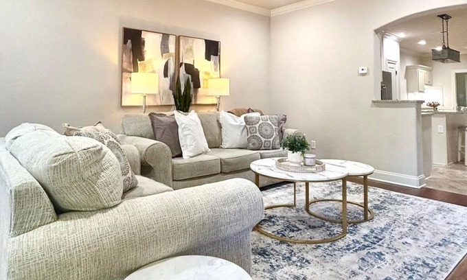 Oxford House | The Rebel Yell, 3BR Luxe home by VelvetDitchVillas