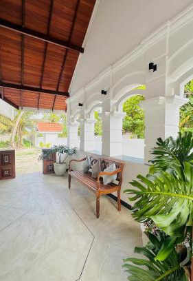 Kathaluwa Hotel | The Ridge Colonial Villa
