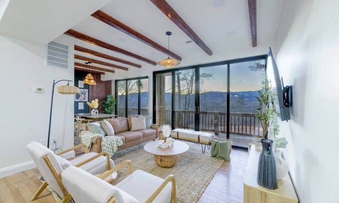 Haywood Apartment | The Ridgetop Hideaway