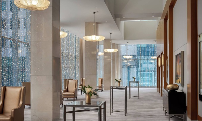 Toronto Entertainment District Hotel | The Ritz-Carlton, Toronto