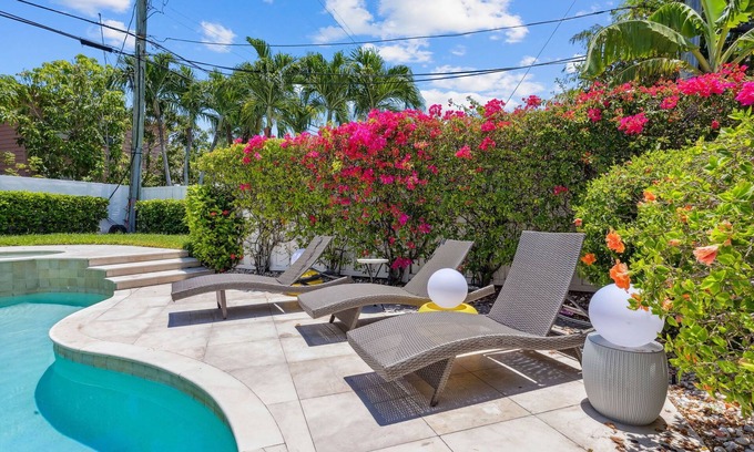 Birch Park Finger Streets Villa | The Sand Castle-4 Story/5 Patio/Heated Pool/20 steps to Beach Entrance LuxVilla