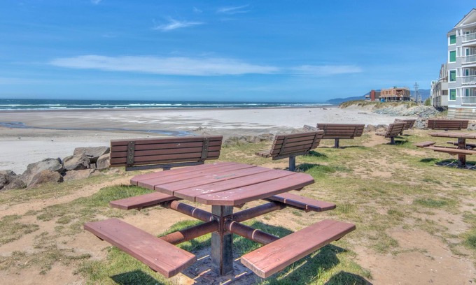 Rockaway Beach House | The Sandpiper - Rockaway