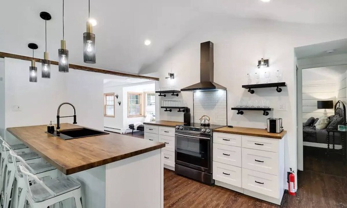 Canadensis House | The Serene Sylvan Farmhouse Getaway Poconos!