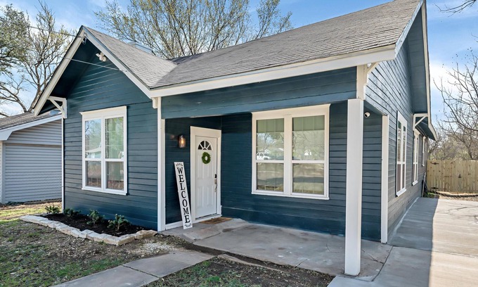 North Waco House | The Shiplap Cottage: 9min to Silos/Downtown/Baylor