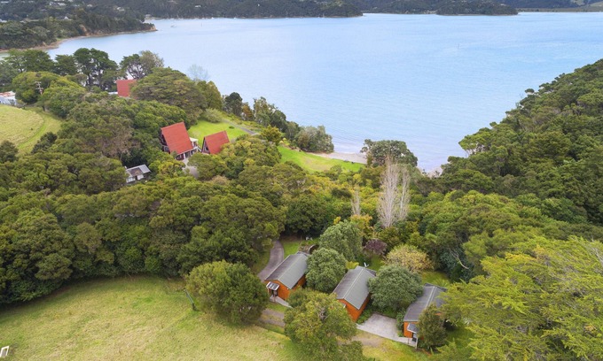Okiato Cottage | The Stables Wairoro Park - Russell Holiday Home