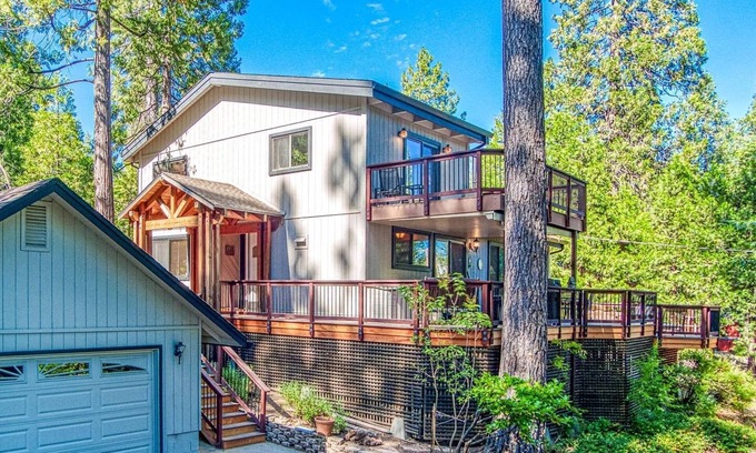 Glencoe Cabin | The Stronghold at Lakemont Pines - Hot Tub