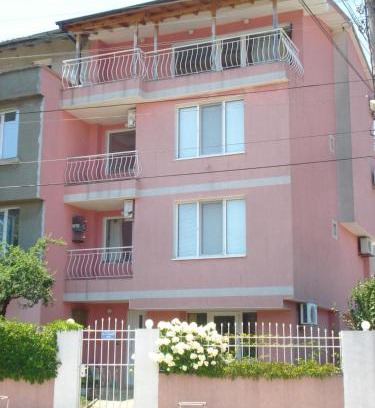 Chernomorets House | The Sunny Home Guesthouse