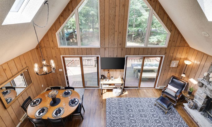 Gouldsboro Ski Chalet | The Sunset Chalet- 5bed* Pool*Ski*Lakes - Big Bass Lake