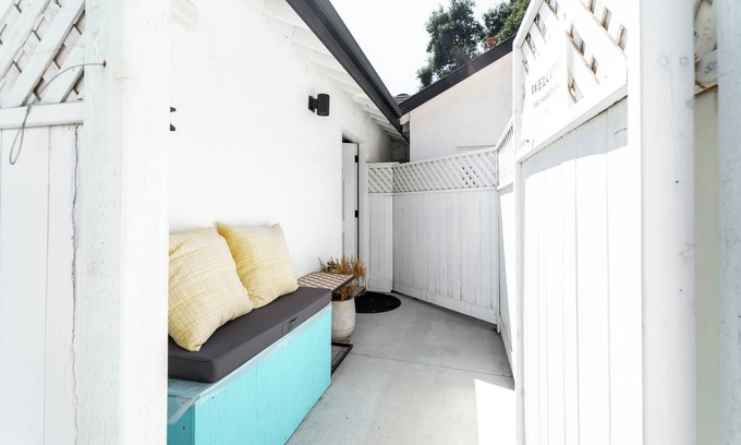 Meiners Oaks Apartment | 'The Sweet Pad' - Cozy Studio with WiFi and AC in lovely Ojai