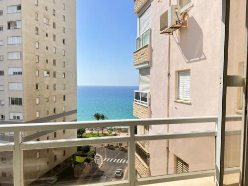 Netanya Apartment | The Symphony of the Breeze