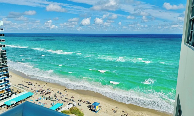 Hollywood South Central Beach Condo | The Tides on Hollywood