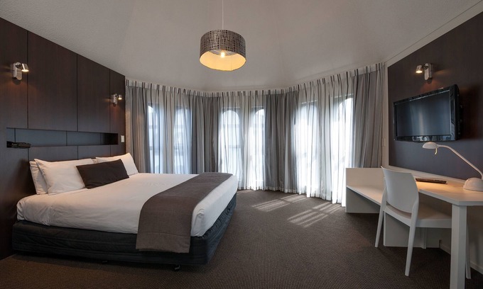 Riccarton Hotel | The Towers on the Park