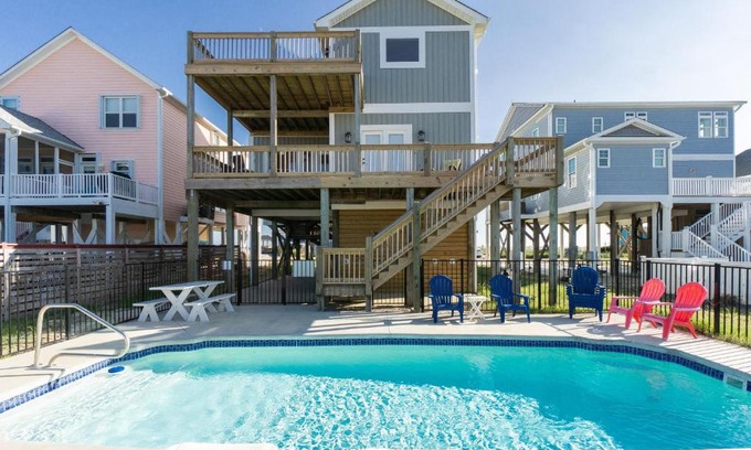 Long Beach House | The Treasure Chest by Oak Island Accommodations