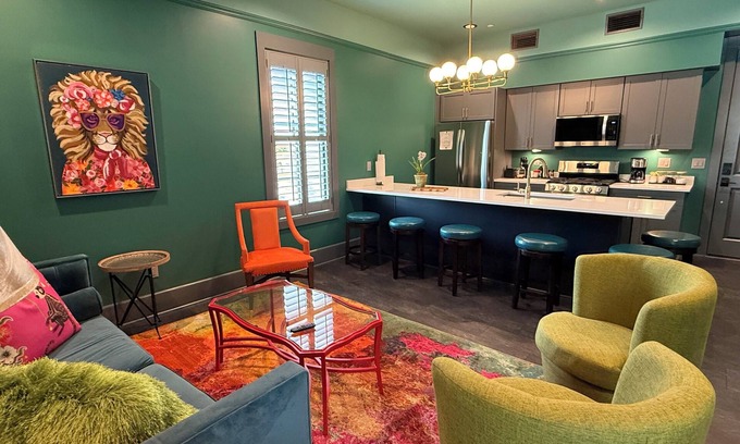 Biloxi House | The Treehouse @ The Pullman House, Downtown Ocean Springs Condo w/Pool