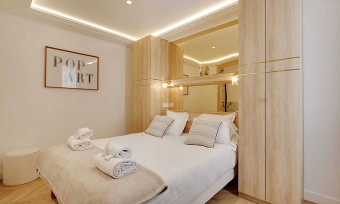 Strasbourg -Saint-Denis Apartment | The Upper Marais Superb Apartment for 6 People