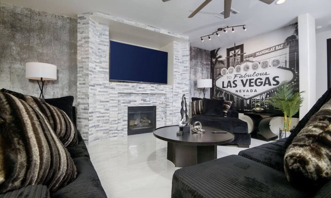 Spring Valley Villa | The Vegas Royale, epic themed villa 7BR, 5.5BA games, pool, fun