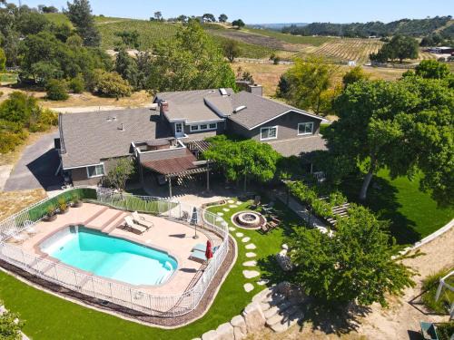 Paso Robles Villa | The Vineyard Farmhouse Villa