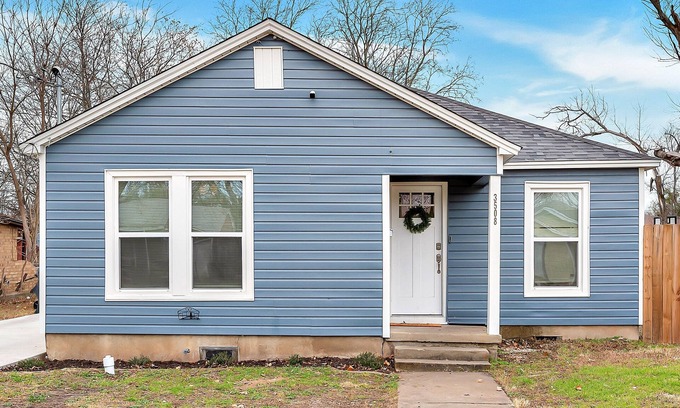 North Waco House | The Waco Charmer: Close to all the attractions!