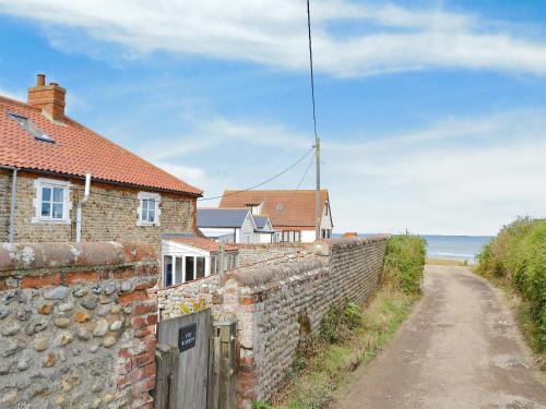Bacton House | The Warren