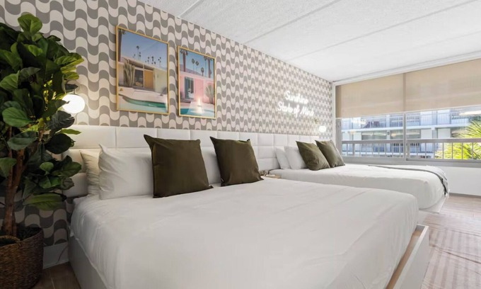 Kissimmee Apartment | The Wavy Palm Studio: 8 Mins to Disney World + Pool/Gym/BBQ, 2 Beds