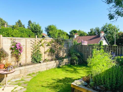 Dunfermline House | The Wee Cottage - Uk42919