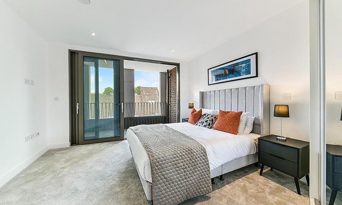 Spitalfields Apartment | The Wentworth Apartment - Sleeps 4