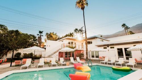 Tahquitz River Estates Hotel | The Wesley by AvantStay A 10 BR Private Boutique Hotel Experience in the Heart of Palm Springs
