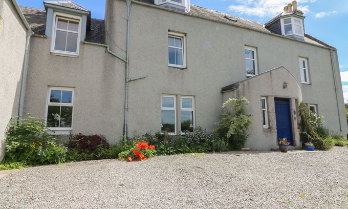 Grantown-on-Spey Cottage | THE WEST WING, pet friendly, with a garden in Grantown-On-Spey