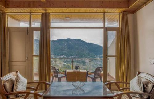 Dharampur Apartment | The Western Heights I Serviced Apartments I Pvt Balcony I Lift I Peacefull Area I Family Accomodation I Kasauli By Exotic Stays