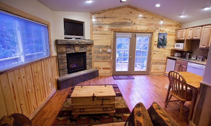 Estes Park Cottage | The Whispering Pines beckons adventurers seeking an escape unlike any other.