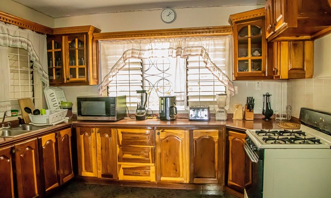 IronShore Estates House | The Whytehouse Villa